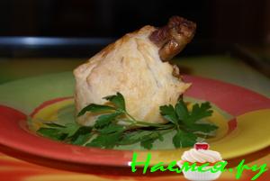 Куриные голени (без косточки) фаршированные лисичками в слоеных мешочках