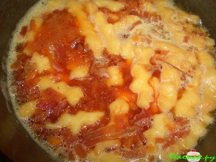 Свекольный суп с картофельной лапшой