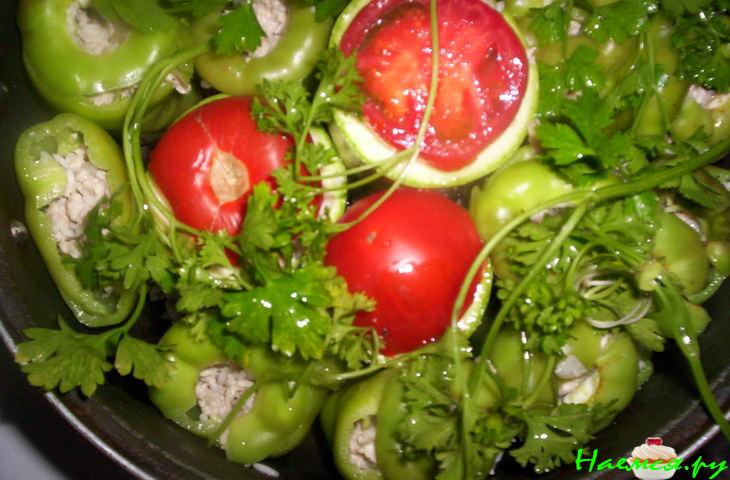 Перец фаршированный рисом и фаршем