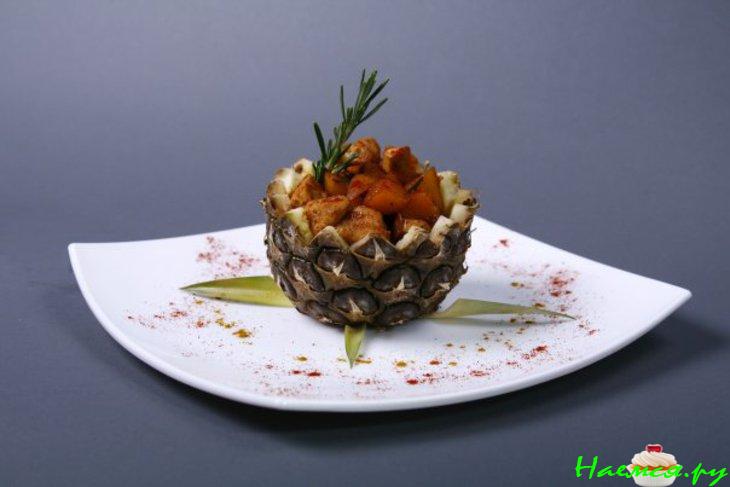 "Куриная грудка карри в ананасе"