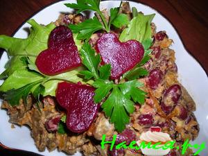 Cалат из печени с фасолью