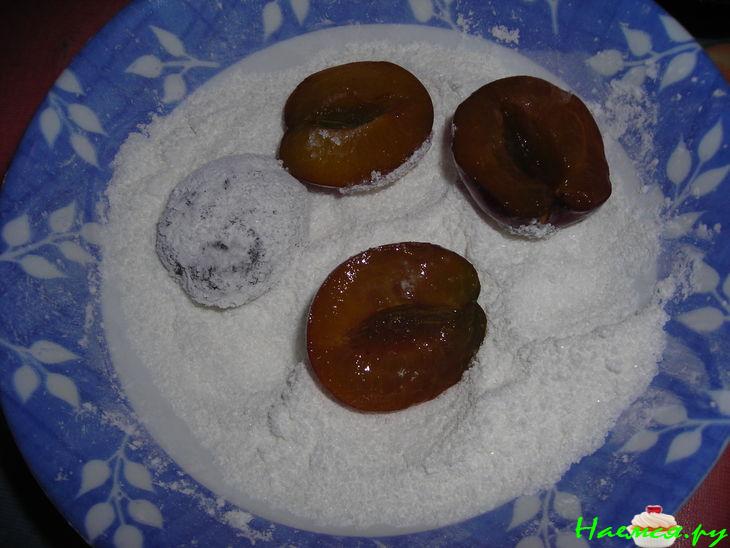 Сливовый пирог из дрожжевого теста