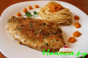 Тилапия в корочке из пармезана и трав с Запеченным томатным соусом