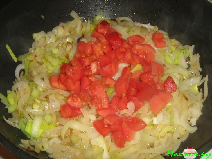 Луковый пирог со шпротами