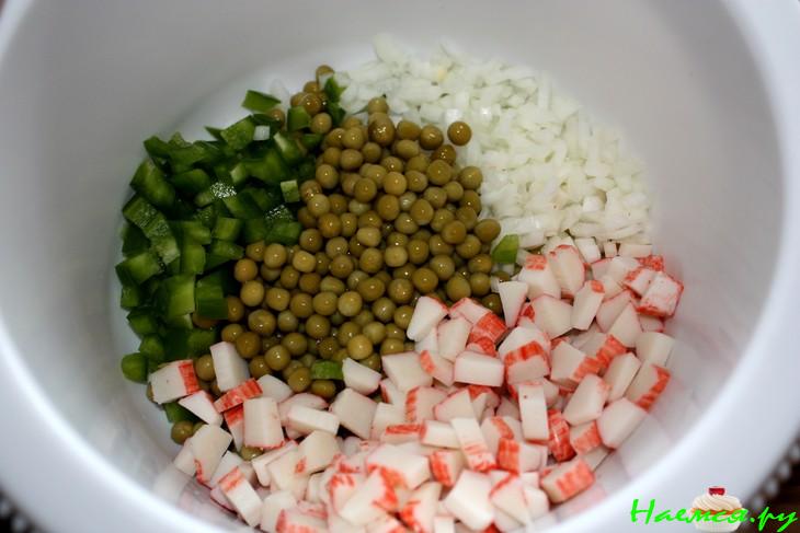 Салат с рожками и крабовыми палочками Салат с рожками и крабовыми палочками