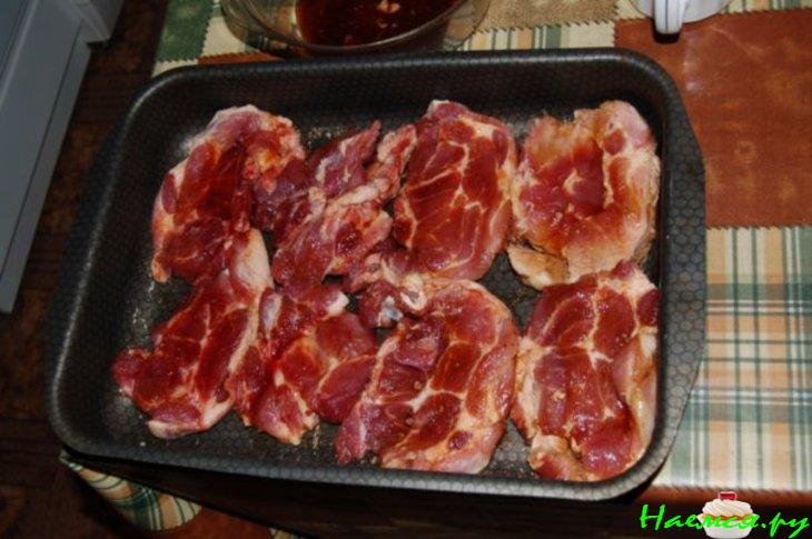 Мясо в смородиново-томатной закваске с грибами