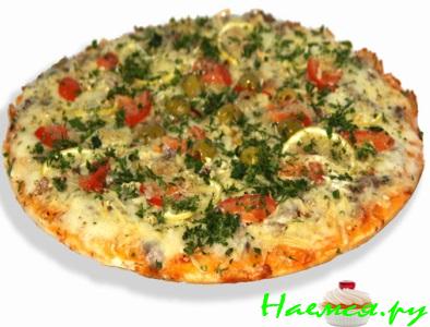Пицца с тунцом и помидорами