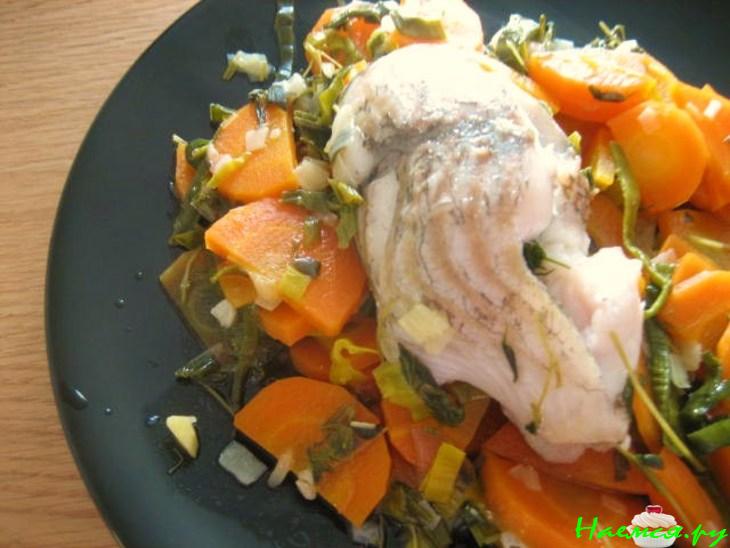 Запеченная камбала с овощами