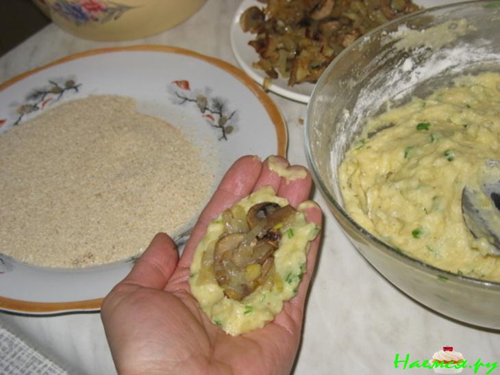 Картофельные палочки в сухарях с грибной начинкой Картофельные палочки в сухарях с грибной начинкой