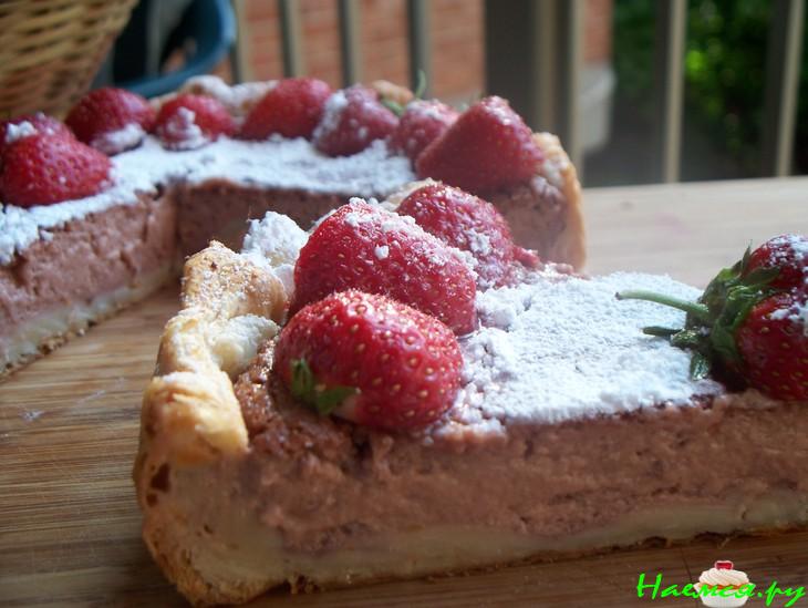 Пирог фермерский с клубникой и сыром бри 