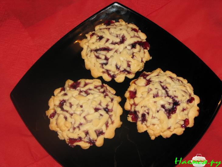 Корзиночки с черной смородиной Корзиночки с черной смородиной