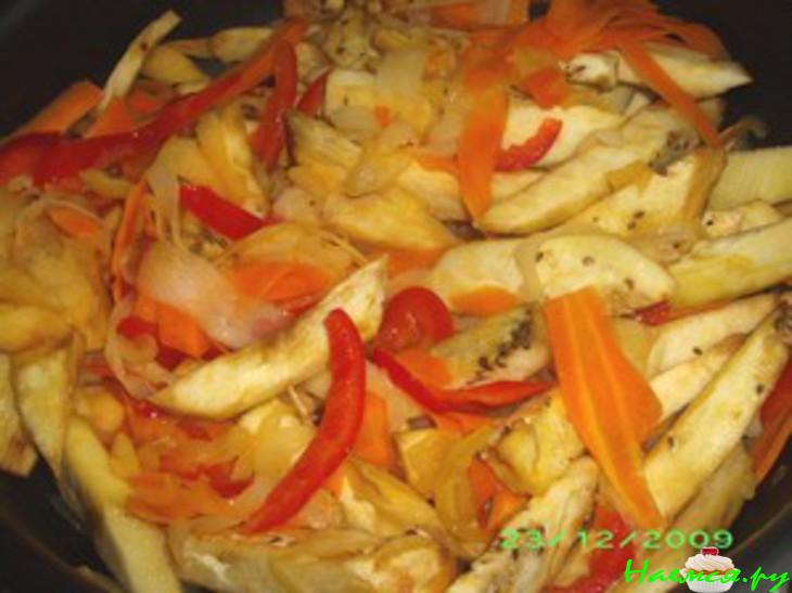 Соте из баклажанов с дайконом