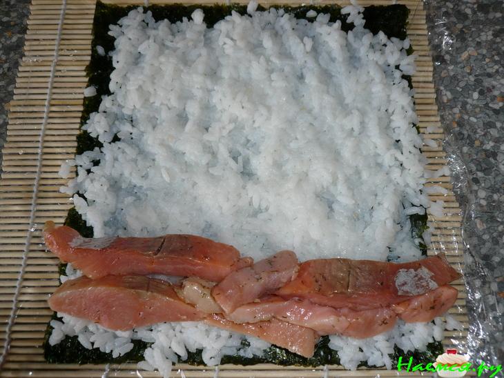 Суши-роллы с лососем