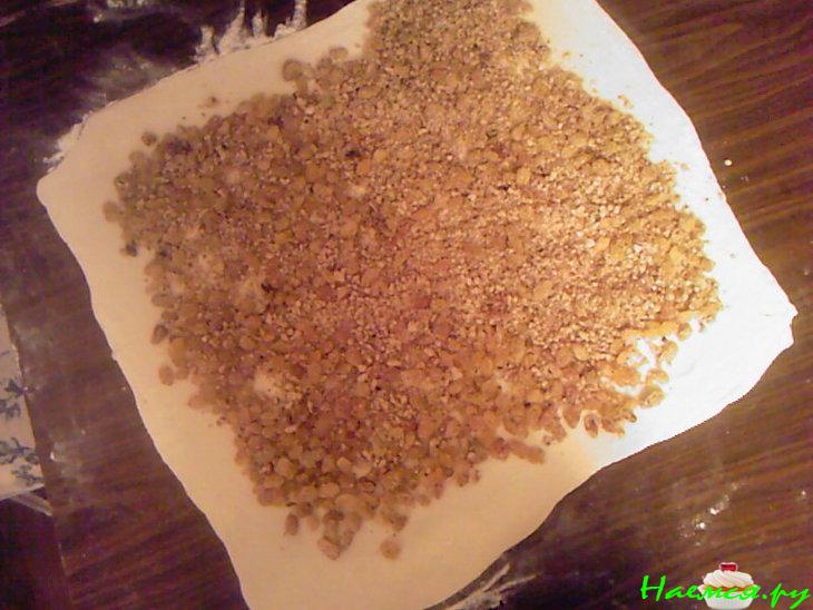 Рулет с изюмом и орехами Рулет с изюмом и орехами