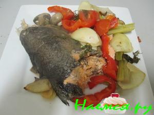 Форель под овощами