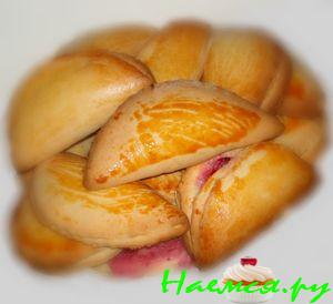 Сочники с клюковкой