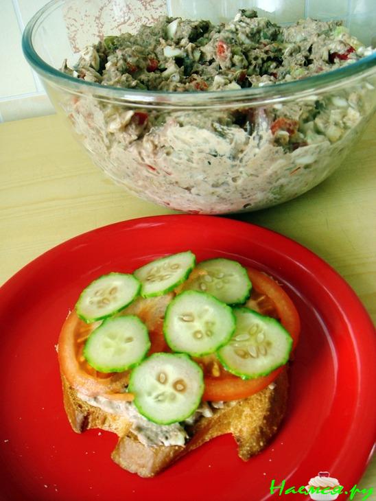 Салат с тунцом и яйцами