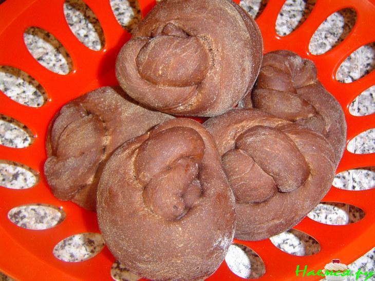 Шоколадный хлеб с булочками