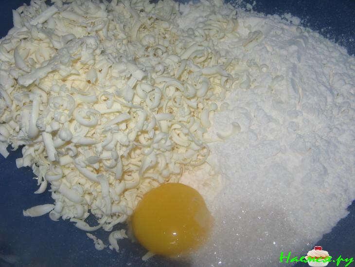 Пирог ягодный с шапкой из белков