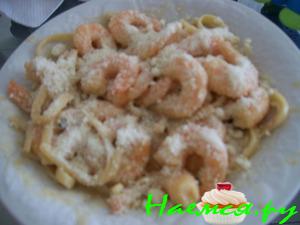 Креветки с чесноком в сырном соусе Креветки с чесноком в сырном соусе