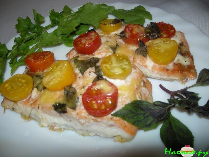 Печеная сёмга с черри и базиликом