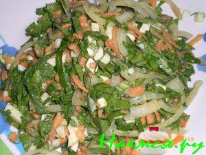 Салат из шпината с морковью и репчатым луком Салат из шпината с морковью и репчатым луком