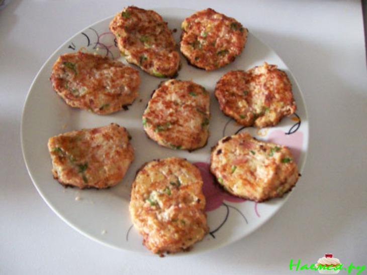 Необычные драники - котлеты с сыром, сосисками и беконом