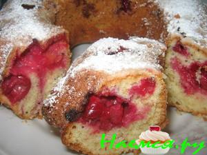 Кекс с вишней и маком