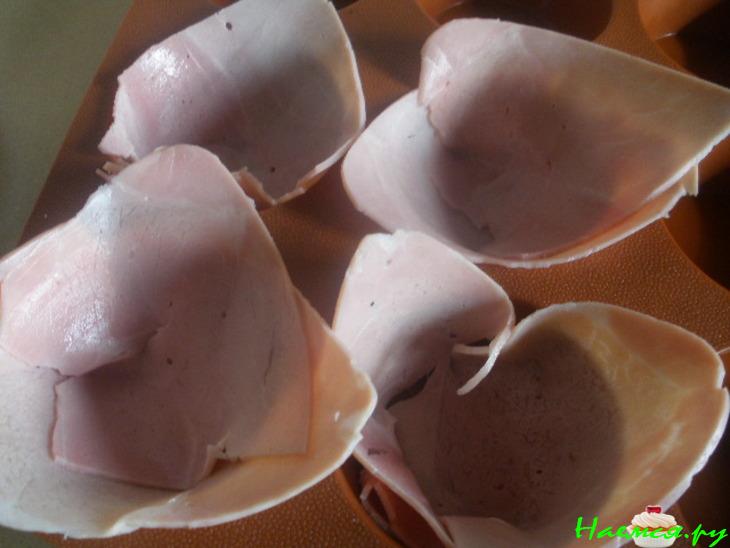 Вариант для завтрака. Яйца в ветчинных корзиночках Вариант для завтрака. Яйца в ветчинных корзиночках