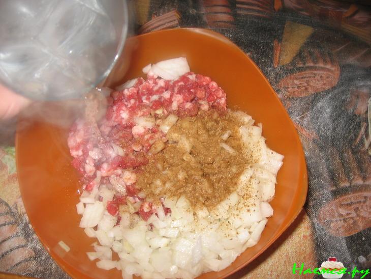 Мясные розочки в томатно-овощной заливке