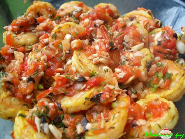 Салат-закуска из креветок, перцев и шампиньонов