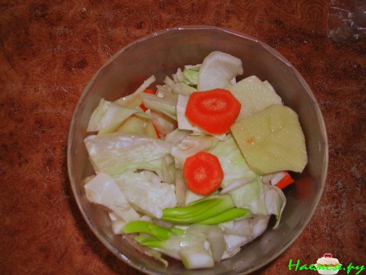 Котлеты с овощами в красном соусе