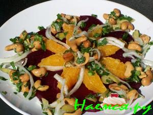 Свекольно-апельсиновый салат с орехами кешью