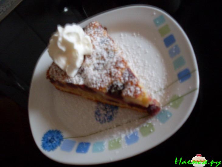 Вишневый пирог с заливкой