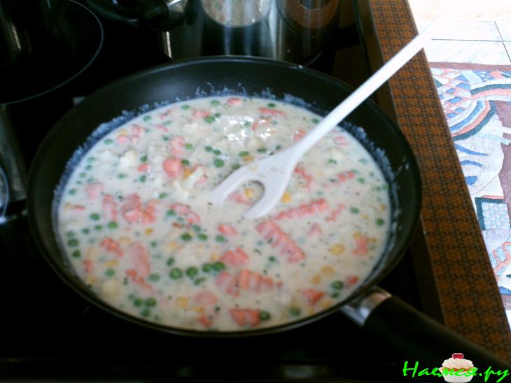 Запеканка из рыбы с макаронами и овощами