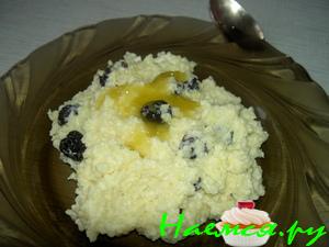 Пшенная каша с изюмом и творогом