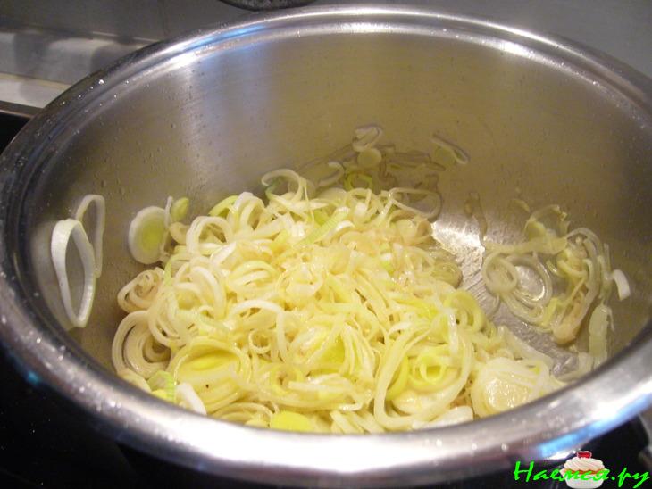 Сырный суп-крем с луком пореем