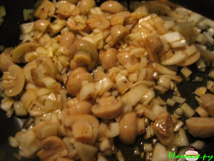 Тефтели с грибным соусом