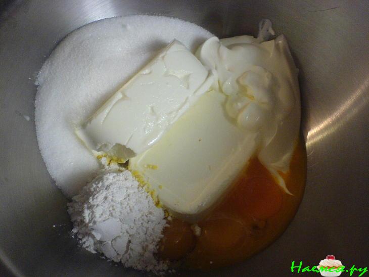 Пирог с черникой и сырной массой