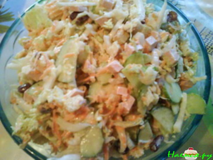 Салат с пекинской капустой и сухариками Салат с пекинской капустой и сухариками