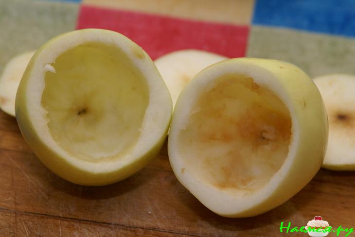 Печеное яблоко с творожной начинкой