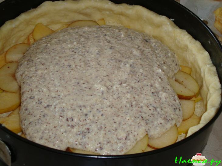 Творожный пирог с айвой и грушей