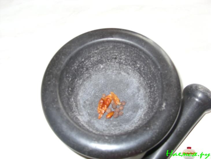 Суп-харчо со свиной грудинкой с косточкой