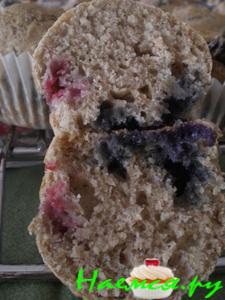 Ягодные маффины из цельной муки с яблочным пюре