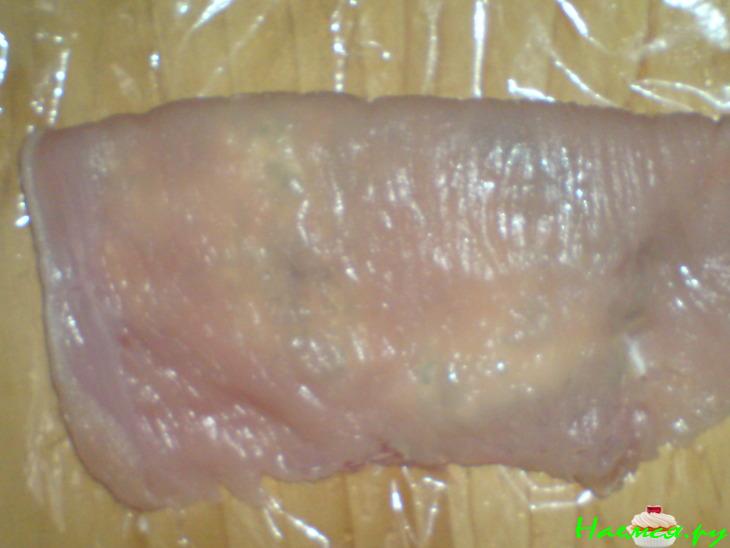 Шницели из индейки, фаршированные сыром и руколой