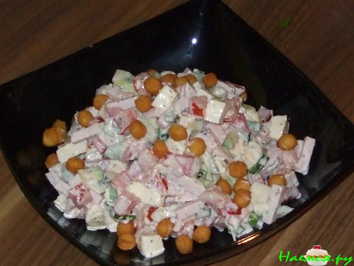 Салат "Что попало" (в смысле, что под руку попало) Салат "Что попало" (в смысле, что под руку попало)