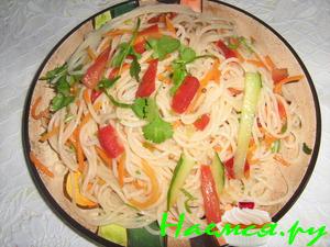 Рисовая лапша с овощами