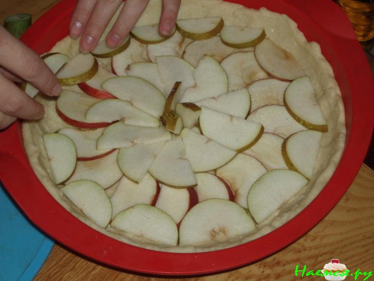 Творожный пирог с яблочно-грушевой начинкой под сметанной заливкой