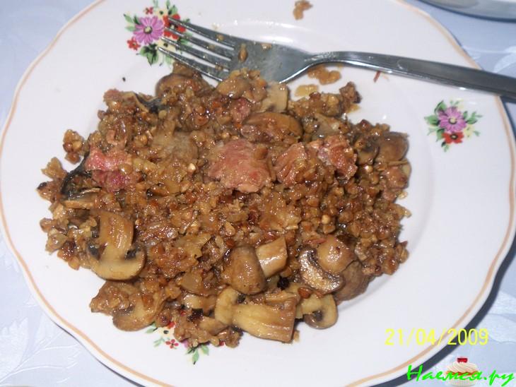 Гречневый плов с тушенкой