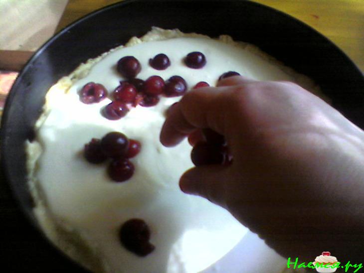 Пирог с вишней и творогом